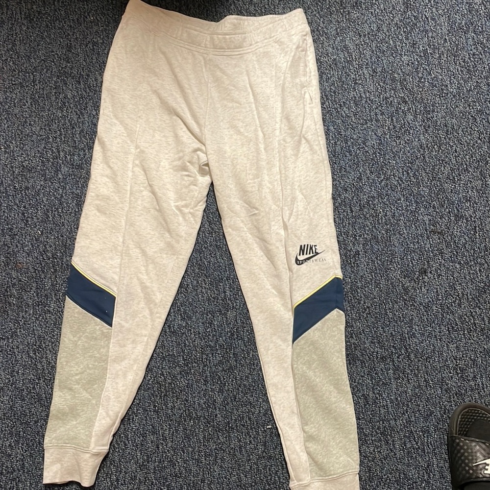 2 Piece Women’s Nike Sportswear Set